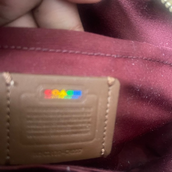COACH SIGNATURE RAINBOW 🌈 - EUC - Picture 4 of 10